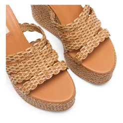 Avenida Wedge