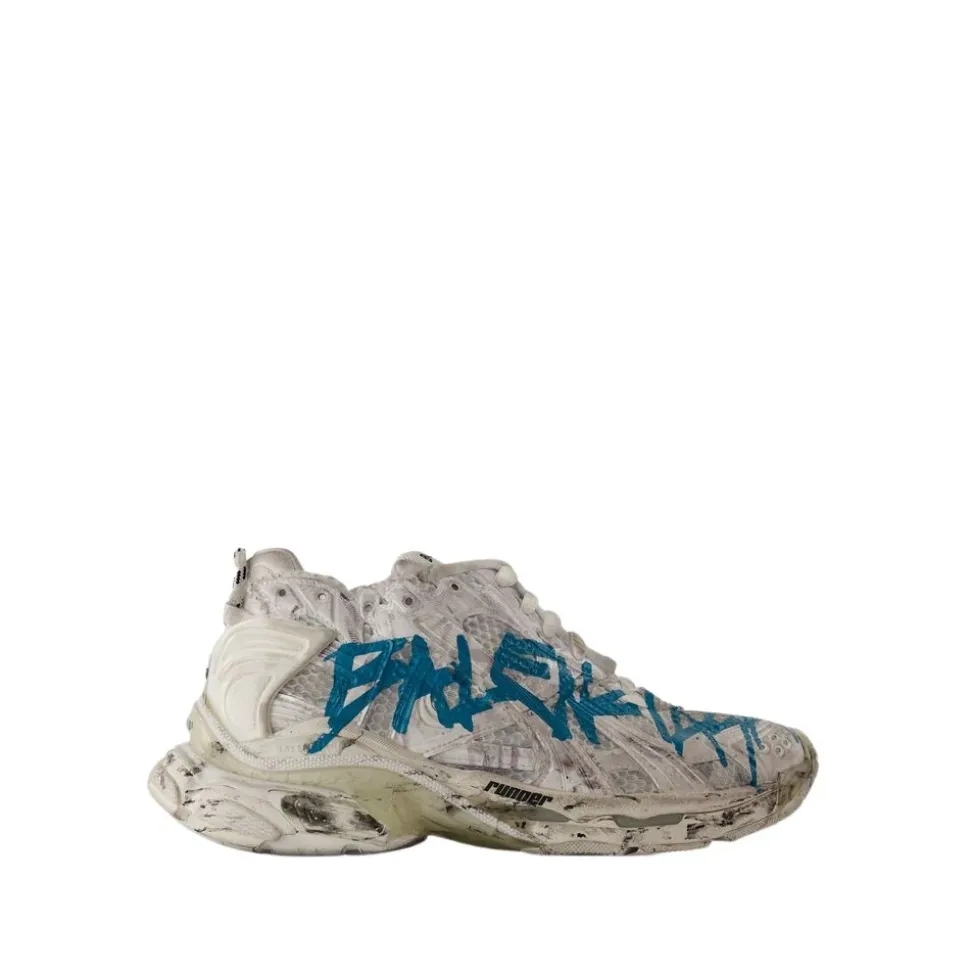Białe syntetyczne buty do biegania