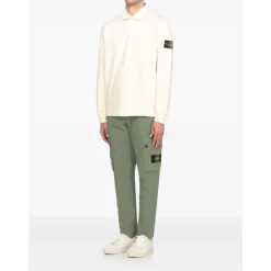 Białe T-shirty i Pola
