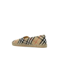 Buty ze wzorem