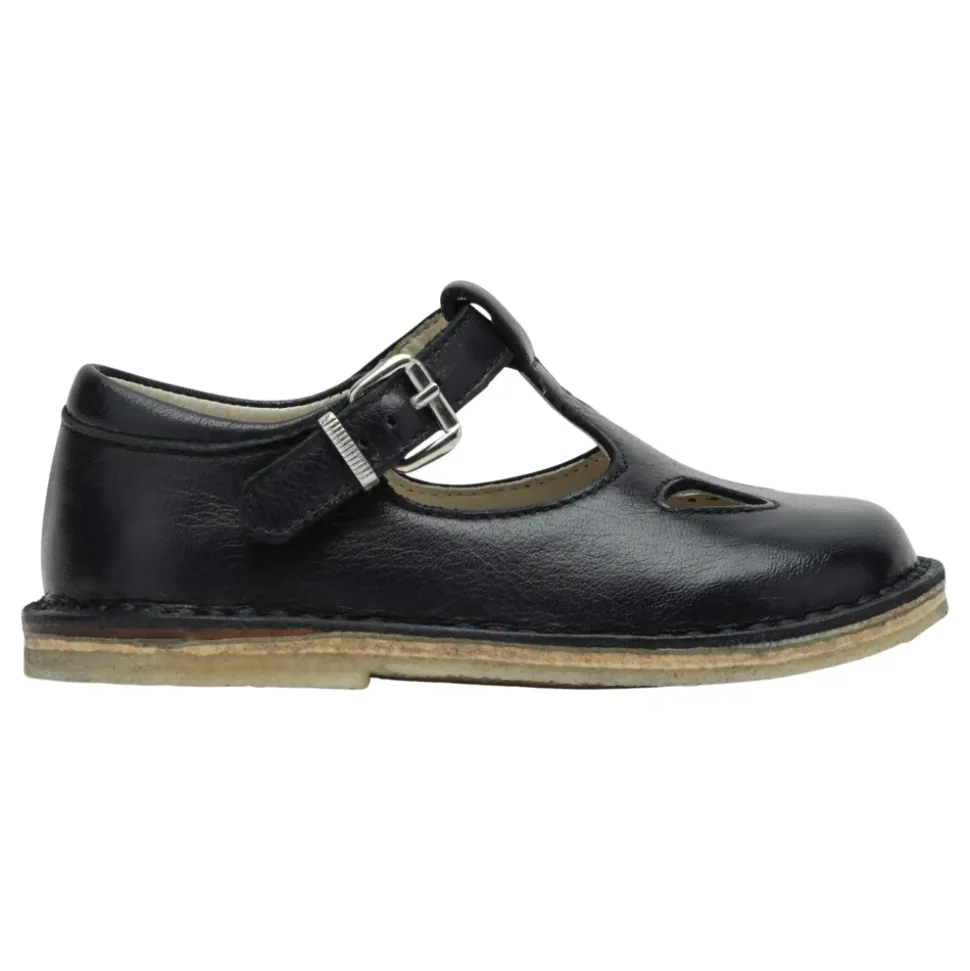 Buty z klamrą