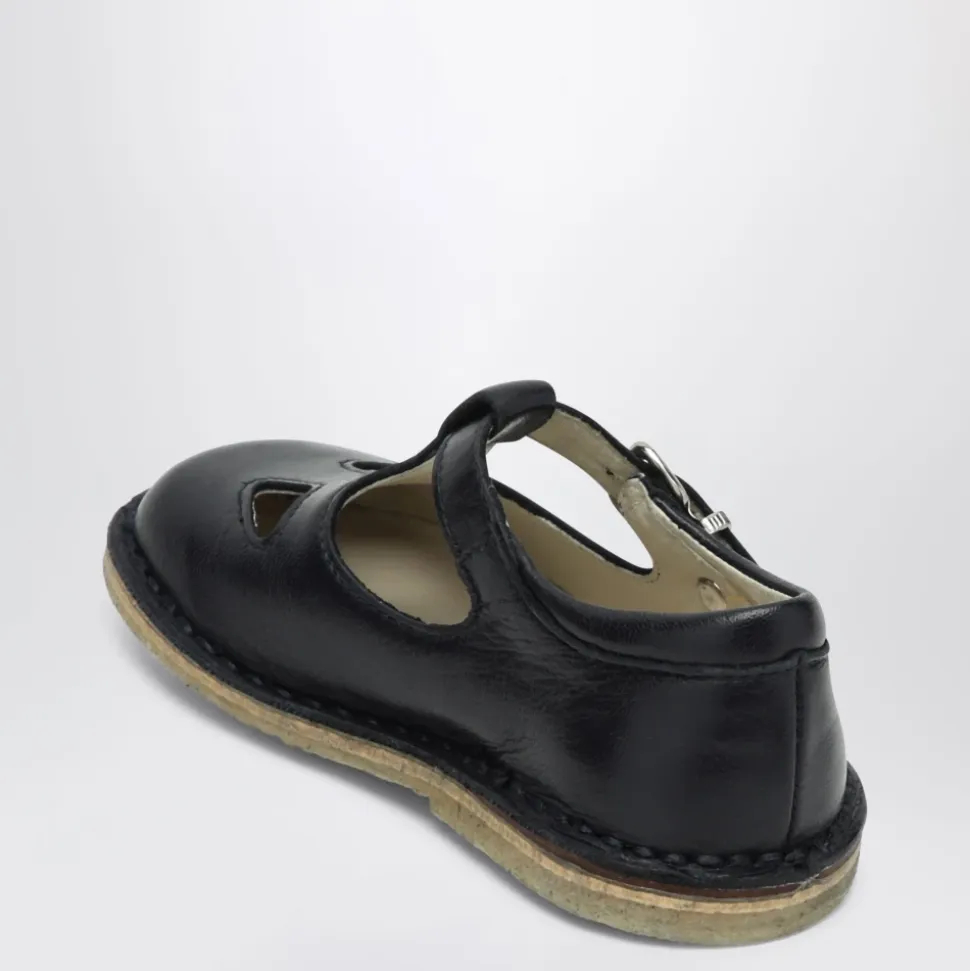 Buty z klamrą