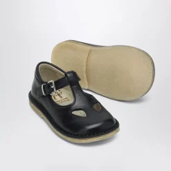 Buty z klamrą