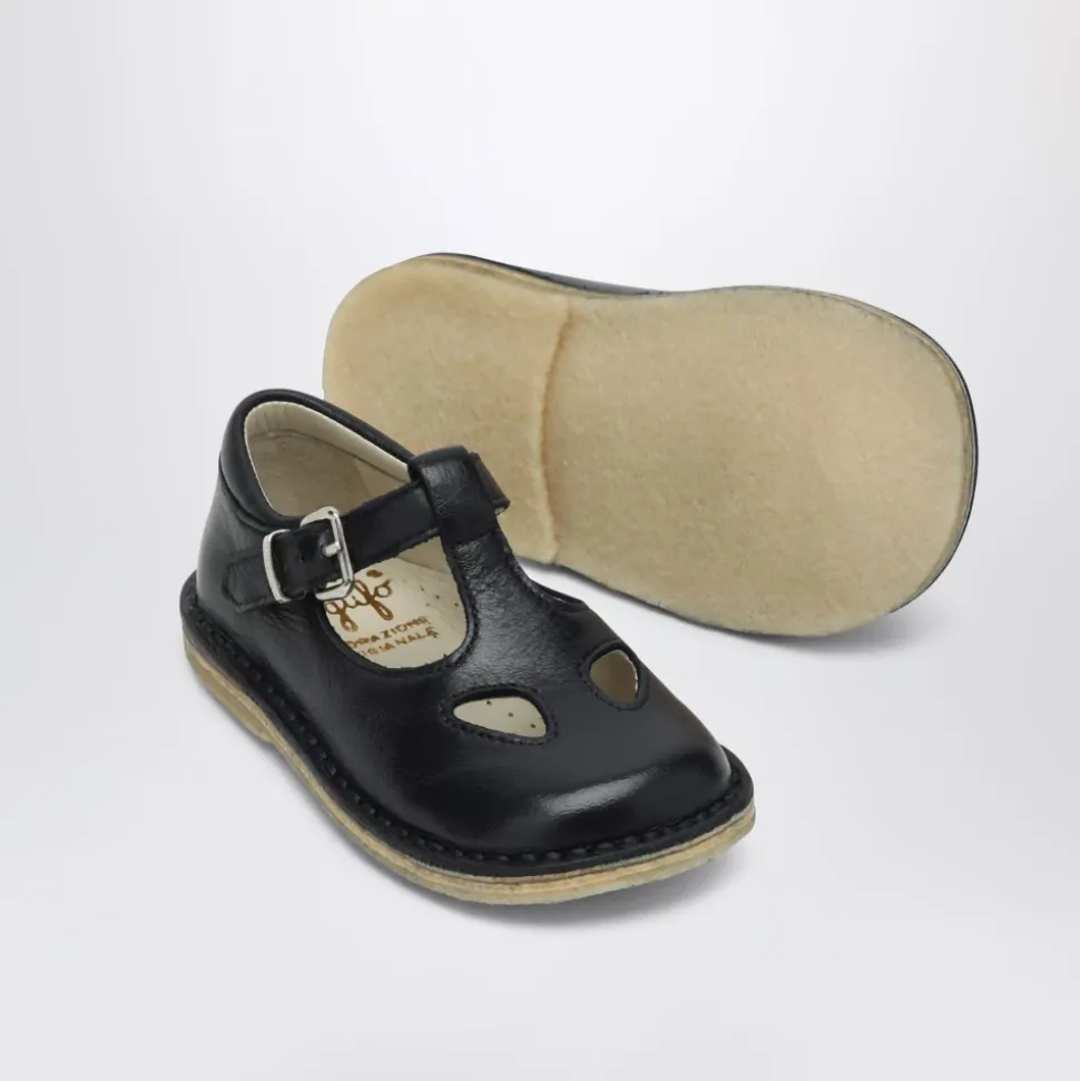 Buty z klamrą