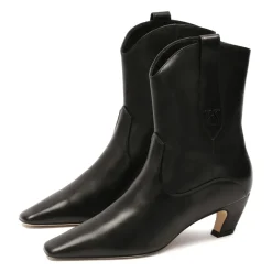 Czarne skórzane buty z zaokrąglonym wierzchem