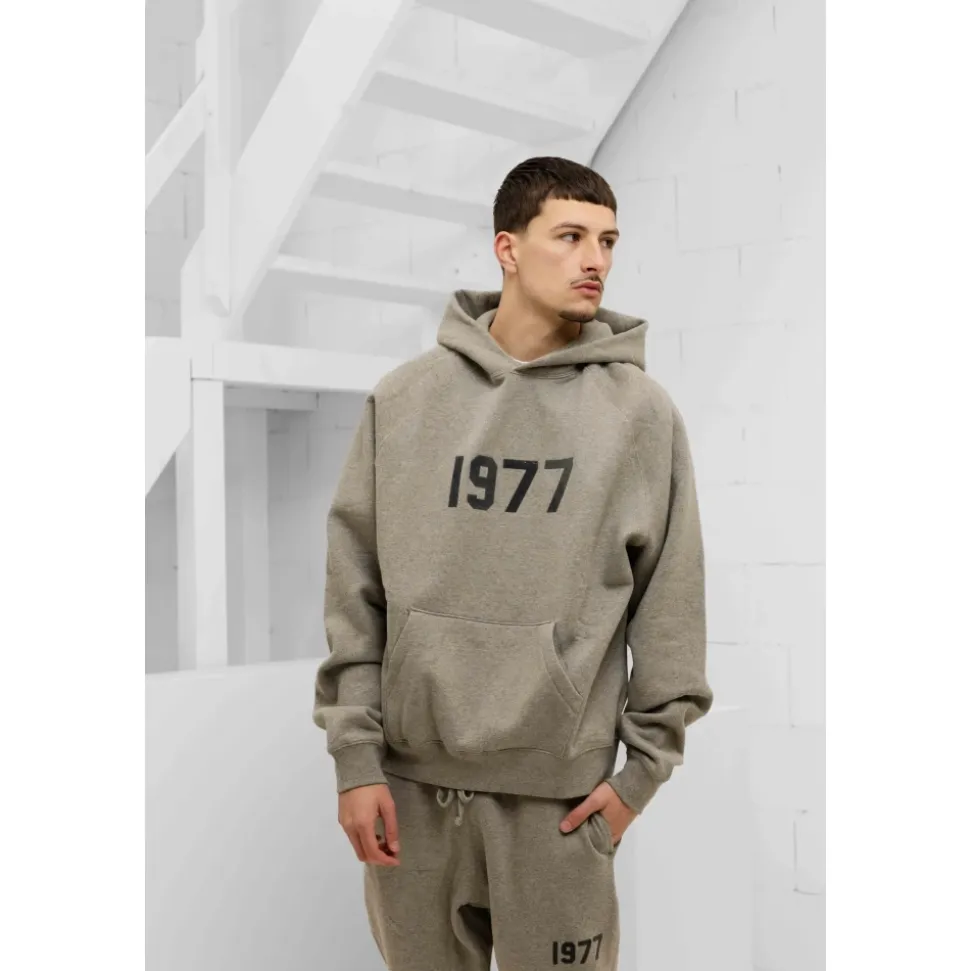 Dres 1977