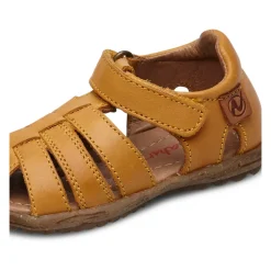 Half-closed leather sandals SEE