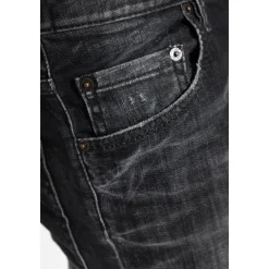 Jeansy `Skater`