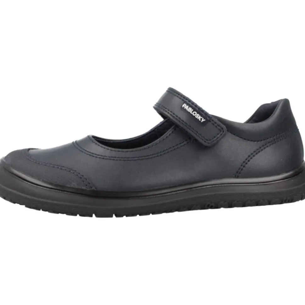 Klasyczne buty dziecięce