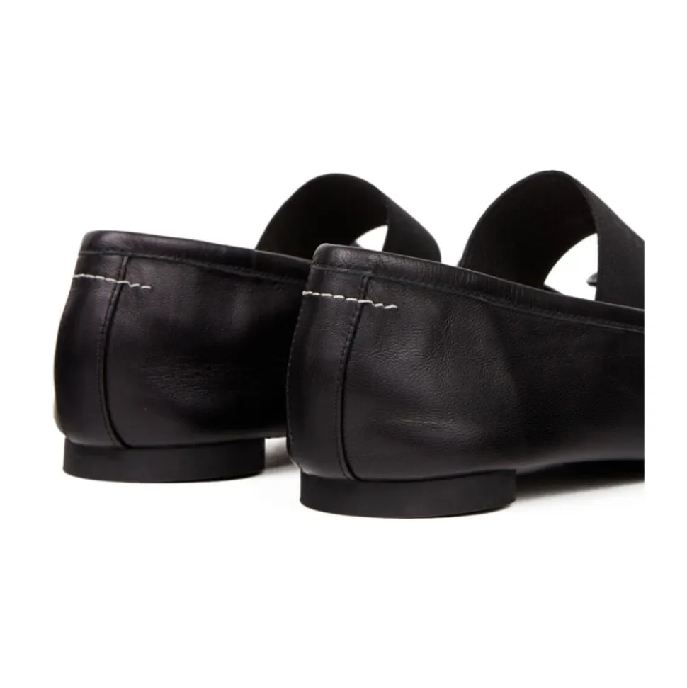Płaskie buty z kokardą ze skóry