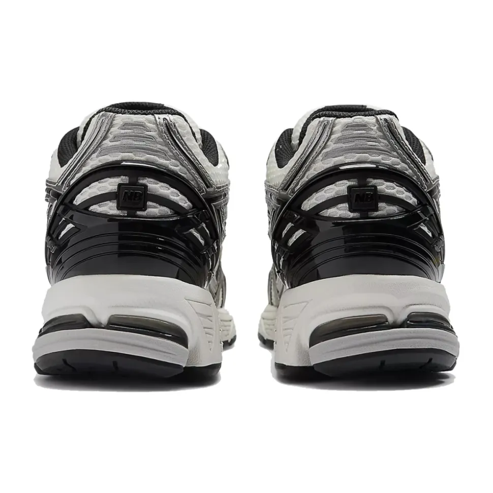 1906R Training Shoe