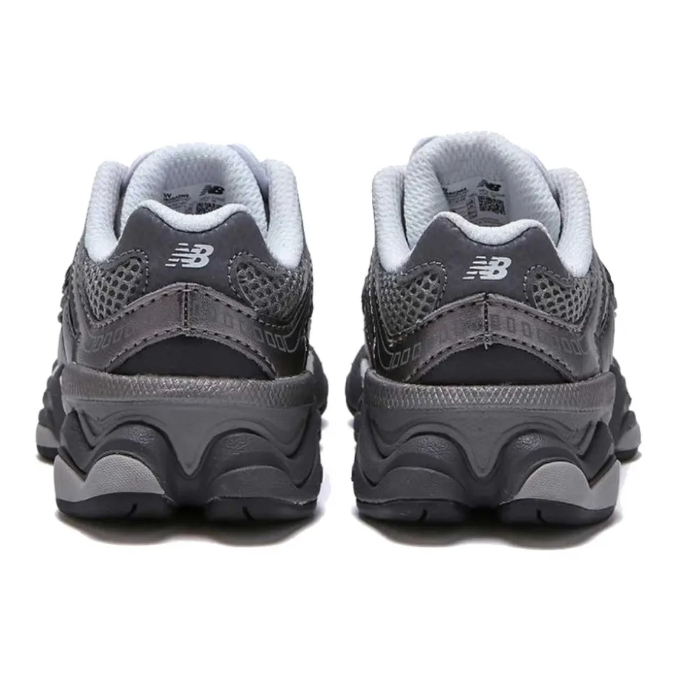 9060 Sneakers