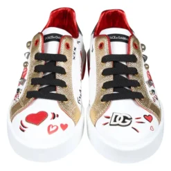 Sneakersy z Nadrukiem Graffiti i Klejnotami