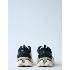 Sneakersy z nubukowej skóry na grubej podeszwie