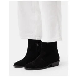 Spacer między gwiazdami buty