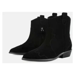 Spacer między gwiazdami buty