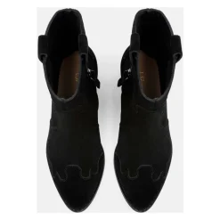 Spacer między gwiazdami buty