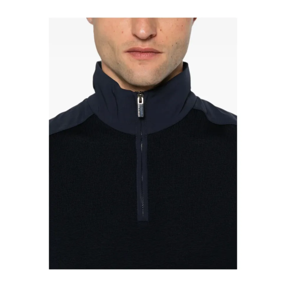 Sweter z zamkiem pod szyją