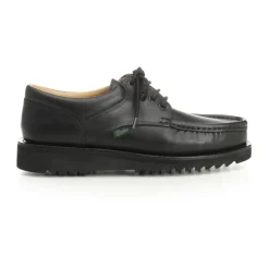 Sznurowane buty