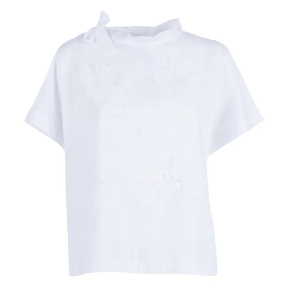 T-shirt z kwiatową aplikacją