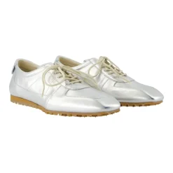 Uma Sneakers